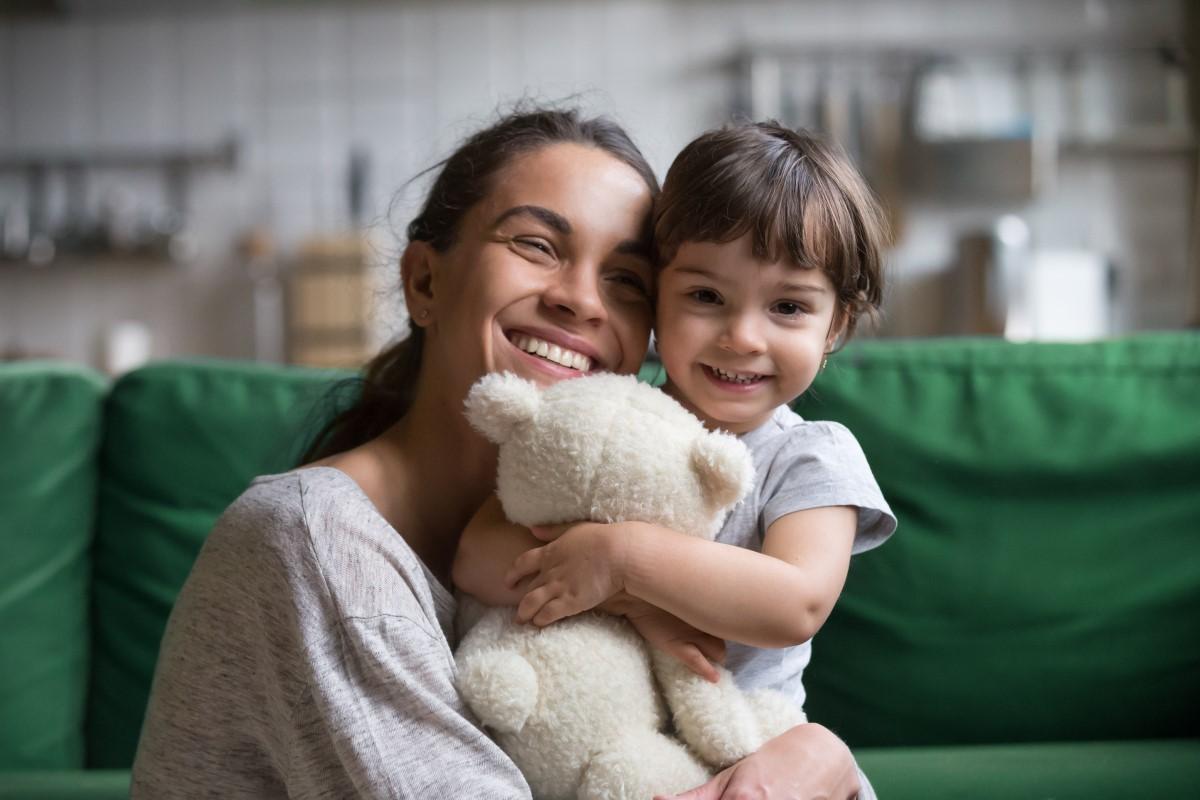 mum and kid with teddy bear 1200w